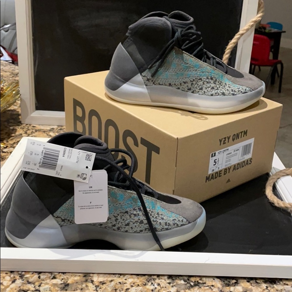 Shoes/ sneakers - Picture 2 of 2